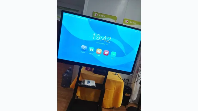 Mobile stand demo room setup