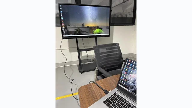 Wireless screen sharing from laptop