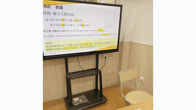 Windows teaching software on interactive screen